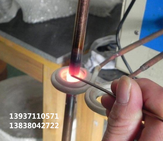 高頻釬焊工作現(xiàn)場_副本